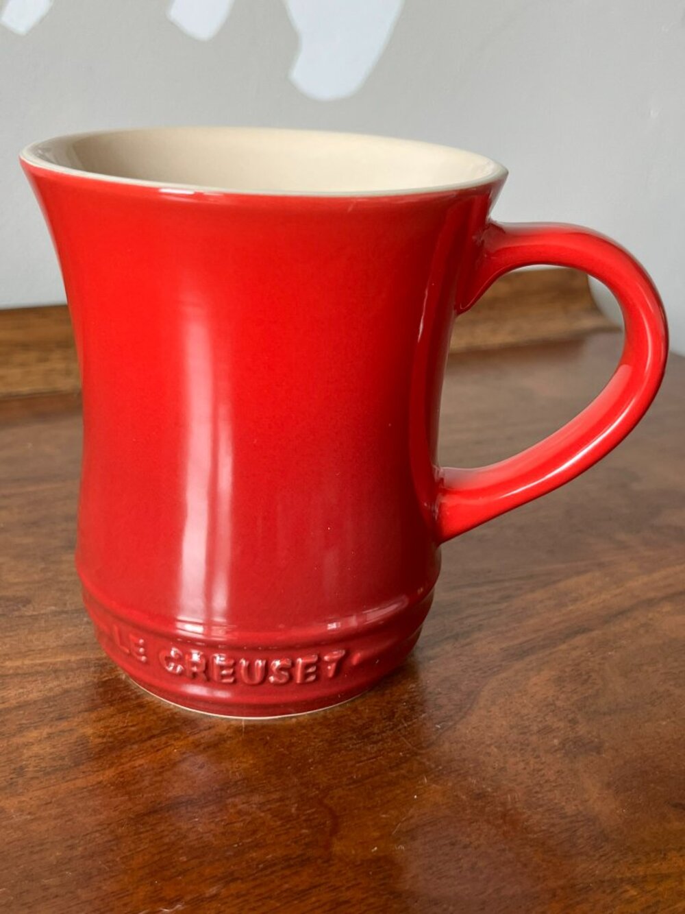 Le Creuset Red Ombre Stoneware Mug Flared Curved Shape 13 oz Coffee Cup